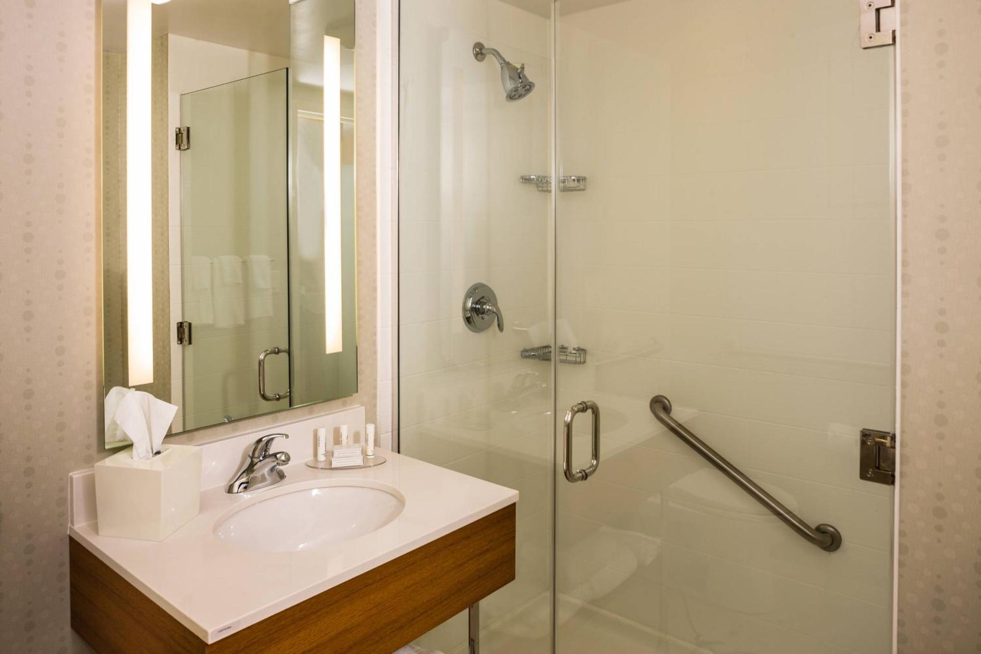 Springhill Suites By Marriott New York Laguardia Airport Екстер'єр фото